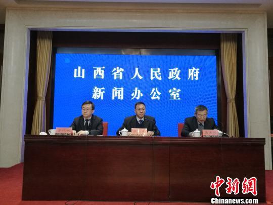 3月30日下午，山西省人民政府新闻办公室举行新闻发布会，山西省经信委副主任张占祥、副巡视员马运侠就山西大数据发展有关政策进行解读。图为发布会现场。　李娜　摄