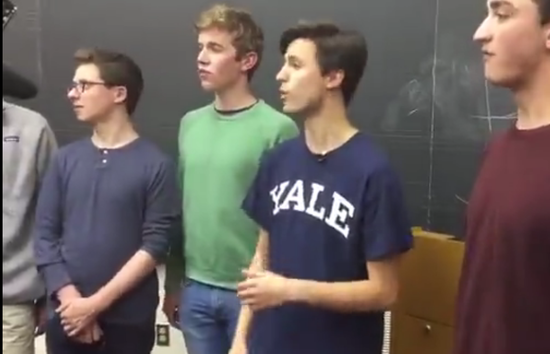实拍：耶鲁大学男声清唱团成员唱《好汉歌》