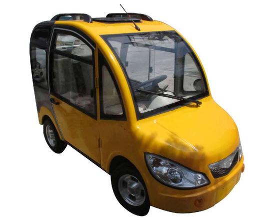 揭老年代步车乱象:不要驾照 想咋走就咋走|代步