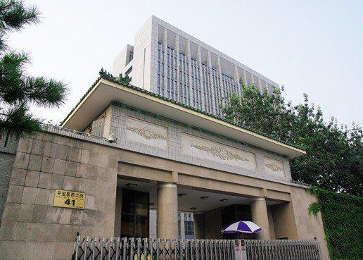 外媒:美歌曲煽动抢劫华人 数万人请愿白宫禁播