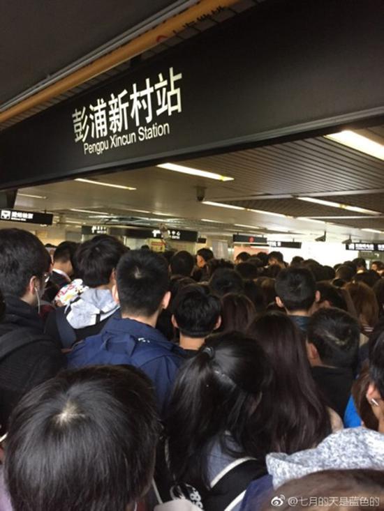 图说:地铁一号线彭浦新村站台