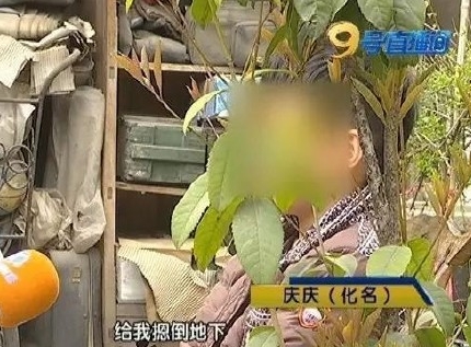 8岁小学生爆粗口骂老师 被老师摁倒在地掌掴