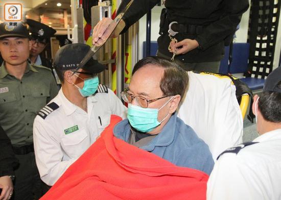 曾荫权早前还押荔枝角收押所期间，亦曾因气促及心口不适，由救护车送往伊利沙伯医院急症室。（资料图片）