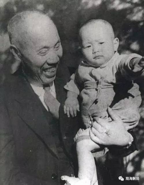 董必武与董良翮,摄于1946年