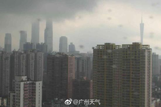 昨天，广东广州迎来降雨。（图片来源：新浪微博）