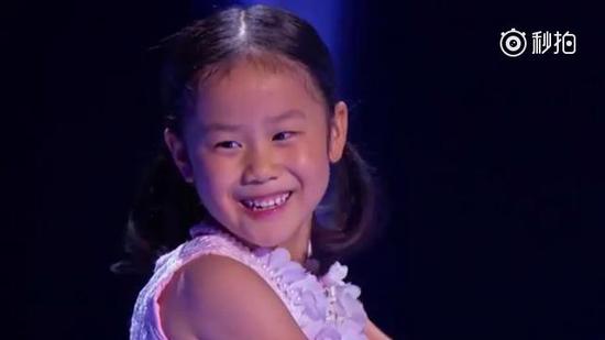 5岁中国钢琴神童走红美国 主持人和翻译都被逼疯