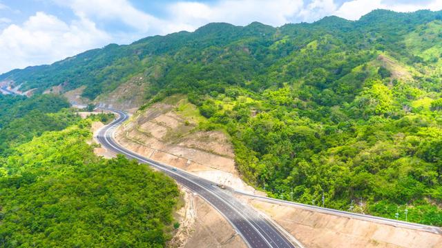 中国交建在牙买加：修建该国历史规模最大高速公路