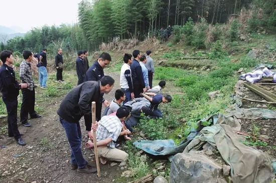  2015年4月，福建省长汀县公安机关通过情报输出联合漳平市警方成功长汀籍人员涉麻制毒案件。供图/长汀县禁毒办