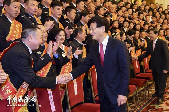 孟建柱:为经济社会发展提供有力法律保障|孟建