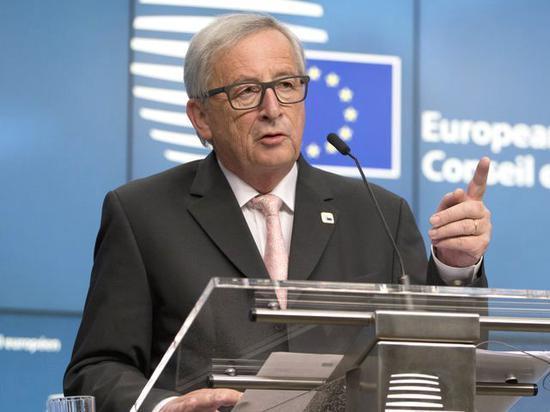 欧盟委员会主席让－克洛德·容克在新闻会上发表讲话。