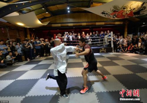 徐晓冬与魏雷的对决 成都商报 陶轲 摄 图片来源:视觉中国