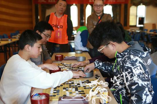 第十三届全运会群众比赛项目围棋竞赛重庆市分区总决赛暨2017年重庆市围棋锦标赛在重庆市棋院落幕。记者 李文科 摄