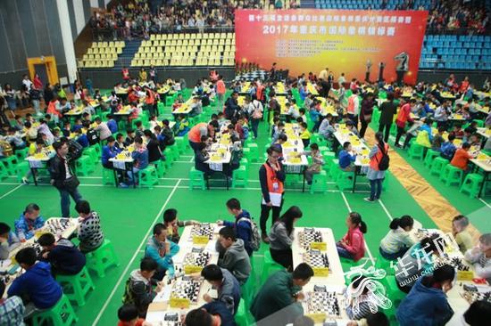 五一期间，重庆市国际象棋锦标赛在大渡口体育馆举行。 记者 李文科 摄