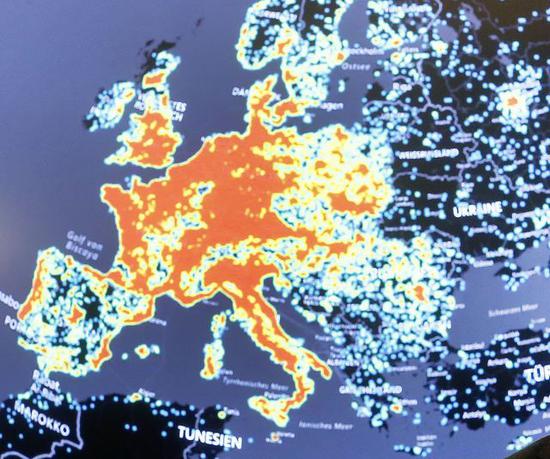 欧陆受到的网络攻击频率示意图。（新华/路透）