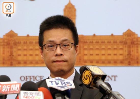 台当局蔡办发言人黄重谚9日妄称,“认同九二共识换WHA邀函的说法令人失望”。(资料图片)
