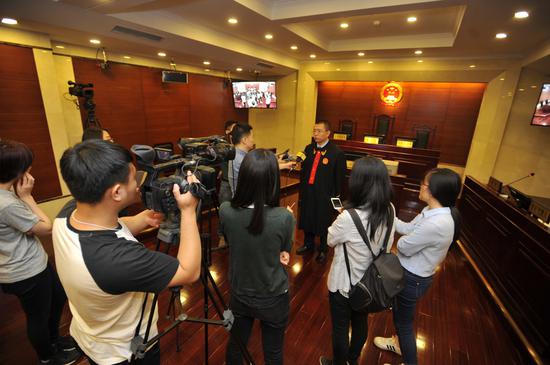 借贷纠纷2年增5倍 法院建议禁止预扣中介费|民