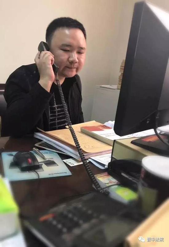 小编坐了一会功夫,当事人的电话接不停。
