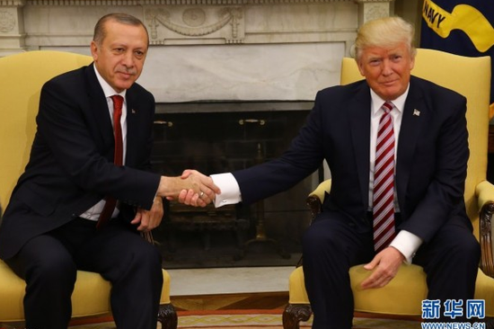 　　当地时间2017年5月16日，美国华盛顿，美国总统特朗普在白宫和到访的土耳其总统埃尔多安举行会晤，双方称两国之间的北约盟友关系十分坚固。