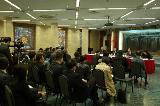 李斌主任在第70届世界卫生大会中国代表团记者会上回答记者提问