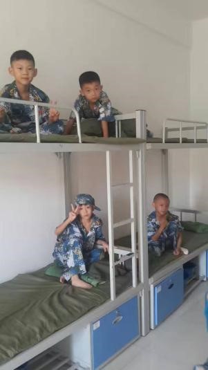 我和战友准备睡觉了