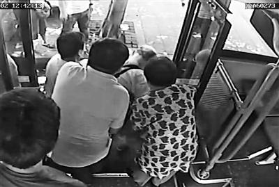 深圳宝安出租屋发生火灾已造成7人死亡