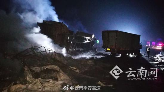 两辆车受损严重