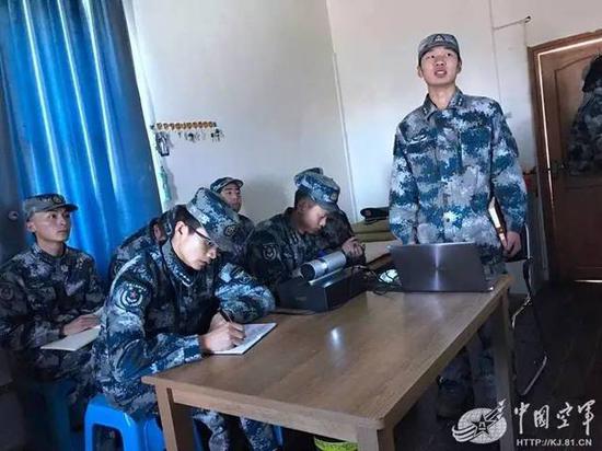 （左为姜博文）