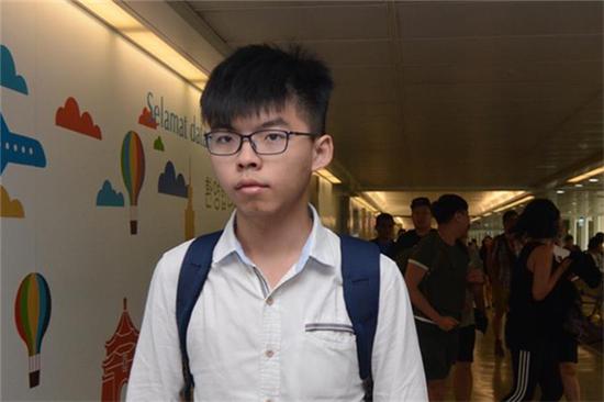 非法“占中”核心搞手、“港独”分子黄之锋今天(11日)上午赴台