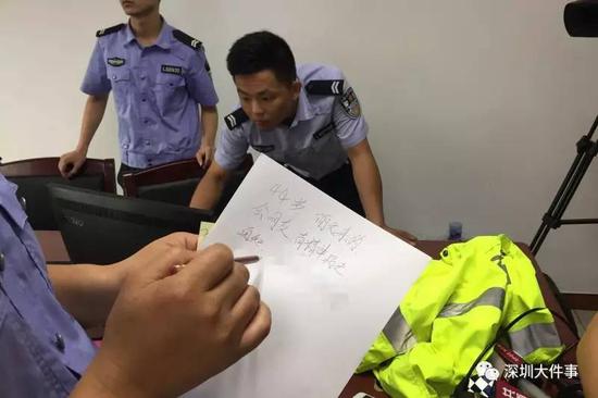女子约会男网友受挫情绪失控  街头裸奔(组图) - 6