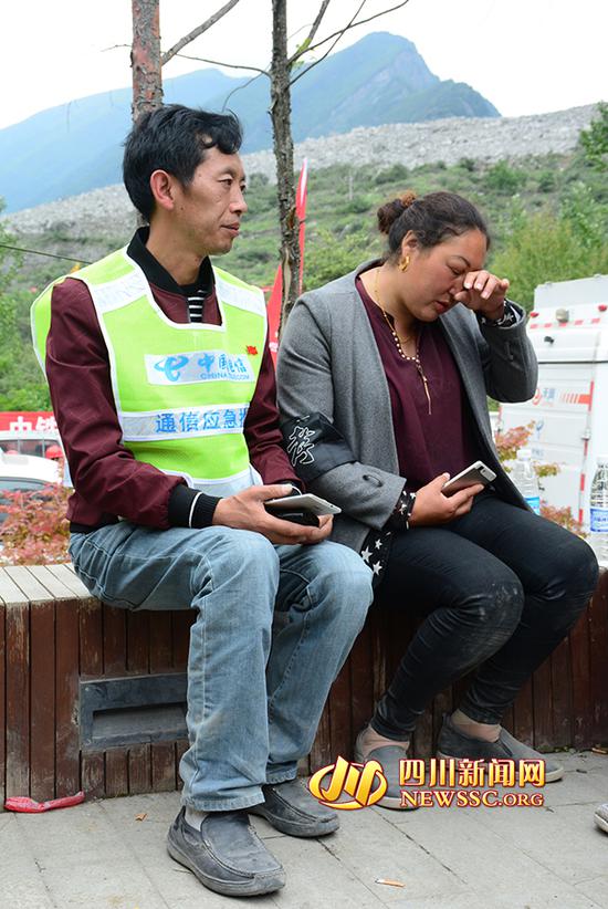 一想到亲人，刘国华夫妇眼泪止不住的流