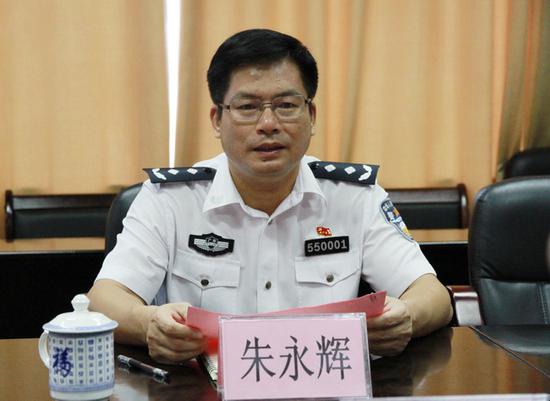 贵港副市长七一前夕慰问困难党员民警|朱永辉