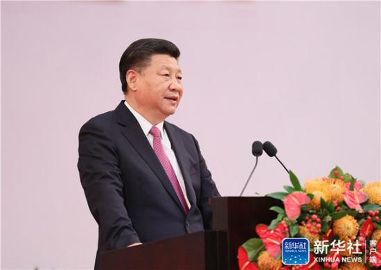 ↑7月1日上午,庆祝香港回归祖国20周年大会暨香港特别行政区第五届政府就职典礼在香港会展中心隆重举行。中共中央总书记、国家主席、中央军委主席习近平出席并发表重要讲话。新华社记者 兰红光 摄