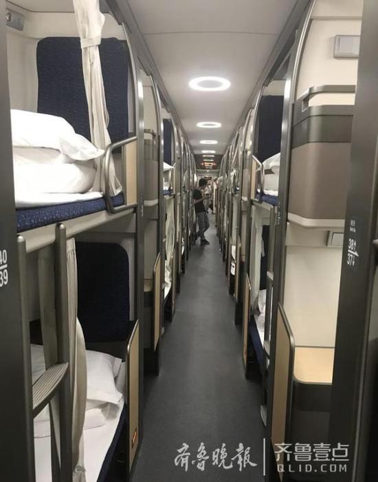 新型纵向卧铺动车组上线运营 未设置行李架(图