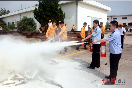 武汉铁路公安局麻城处组织开展消防实战演练|