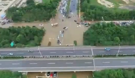 长沙雨花区黎托泵站一闸门开裂 航拍溢水区域