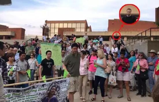 疑似嫌犯泛起在伊大肆行的“祈祷章莹颖平安返家校园步行及音乐会”上 图举世时报