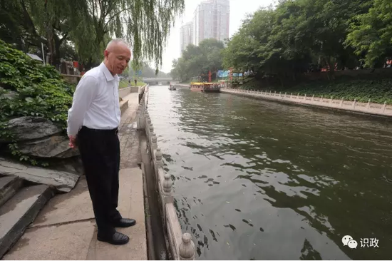 察看“运河第一闸”广源闸水系治理