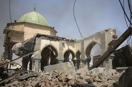 2017年6月30日，伊拉克摩苏尔努里清真寺的断壁残垣。