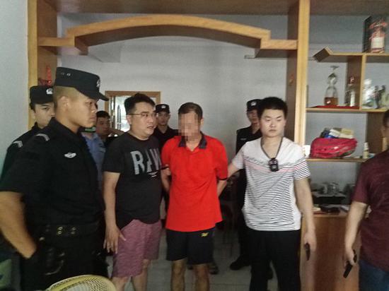 犯法嫌疑人吴黎曙被当场抓获。
