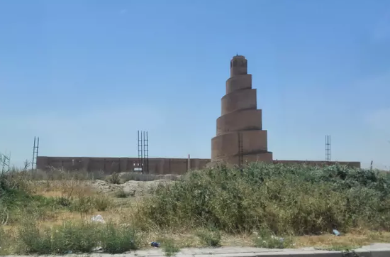 伊拉克北部城市萨迈拉大清真寺宣礼塔。新华社记者陈序摄