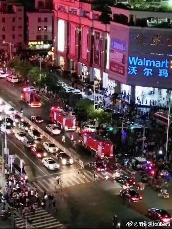 深圳沃尔玛砍人事件致2死9伤 嫌疑人疑患精神