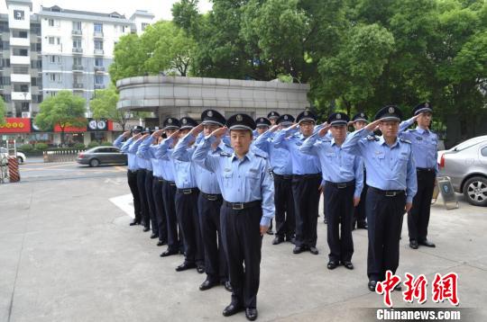 浙江省环境执法稽查总队“军训”出操。 浙江省环保厅供图