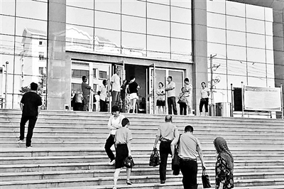 嫌犯高承勇受审,受害人家属出席旁听 供图/视觉中国