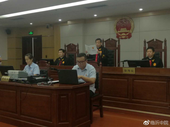 庭审现场（图片来自临沂中院）
