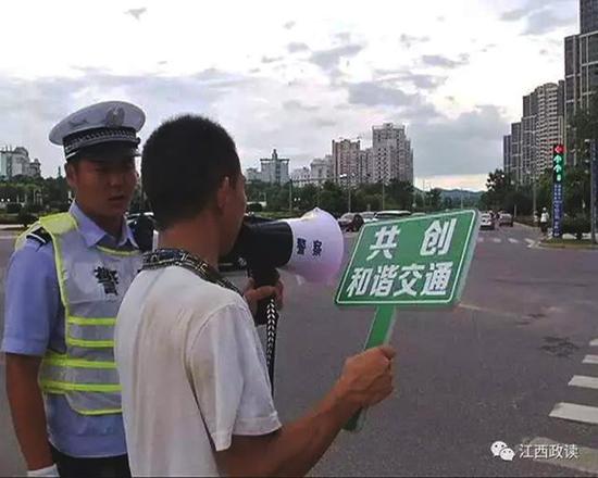 交警现场进行处罚