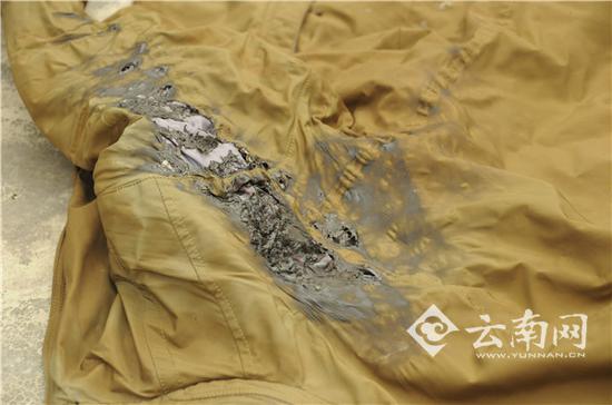 鲍国军被烧毁的衣物