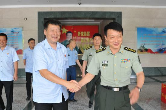 芜湖中院领导班子成员走访慰问驻芜部队|慰问