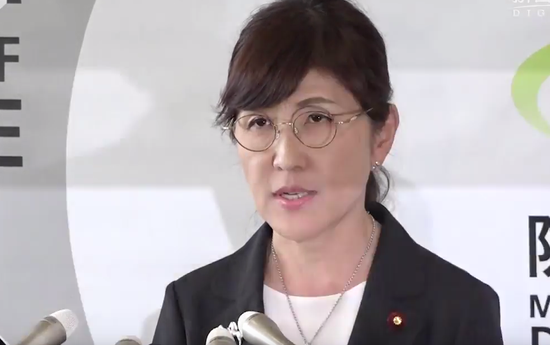 现场：日本防卫大臣稻田朋美今天宣布辞职