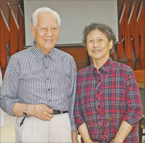 黄旭华(左)和夫人李世英。资料图片