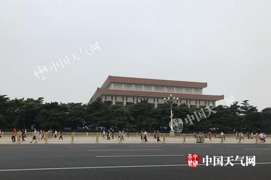 今晨,北京天空阴,云量增多。